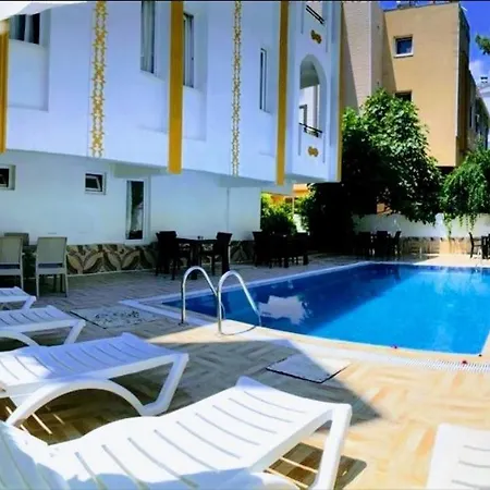Lavin Garden Hotel